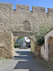Ingelheim Burgkirche IMG_1697.jpg Vorschau: 187x250